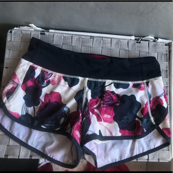 lululemon athletica Pants - lululemon shorts size 4